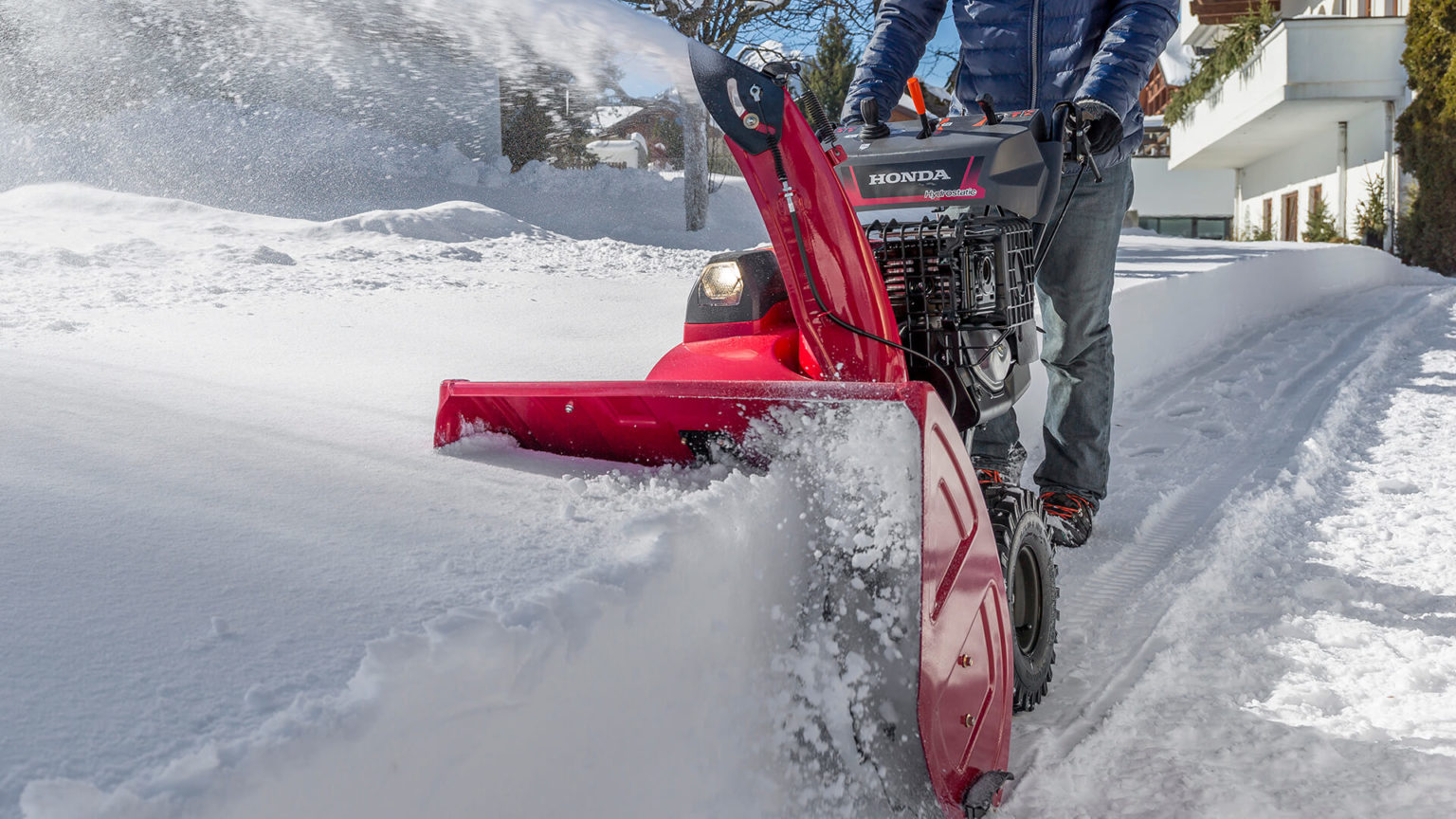 Рейтинг снегоуборщиков. Снегоуборщик бензиновый Honda hss655ht самоходный. Снегоуборщик бензиновый Tsunami STС 6557 EW самоходный. Снегоуборщик Husqvarna в работе. Лучший снегоуборочник 2021.